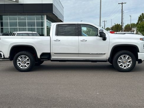 Used 2024 Chevrolet Silverado 3500 High Country w/ Technology Package AWD/4WD image 3