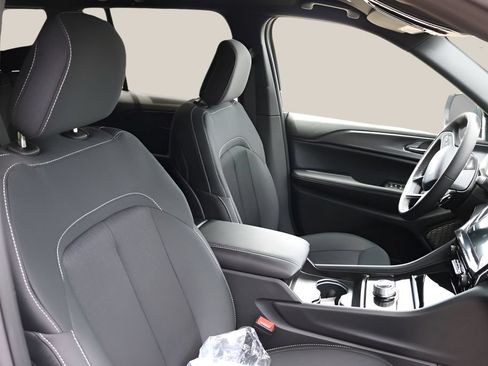 New 2026 Jeep Grand Cherokee Laredo RWD image 20