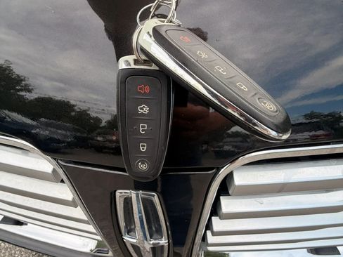 Used 2015 Lincoln Navigator L 4WD image 33