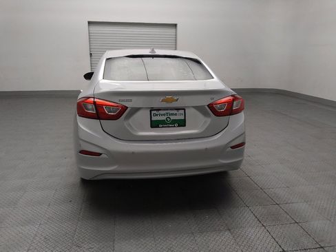 Used 2019 Chevrolet Cruze LT w/ Convenience Package FWD image 6