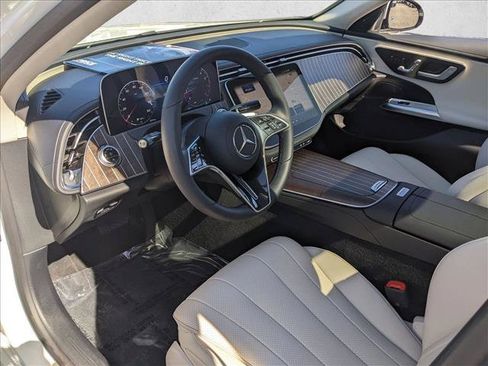 Used 2025 Mercedes-Benz E 350 Sedan image 10