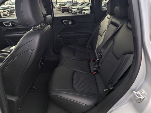 New 2026 Jeep Compass Latitude image 8