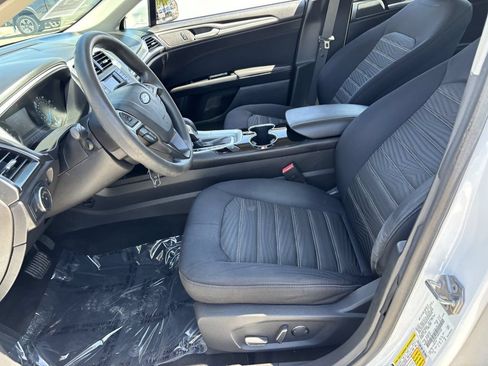 Used 2016 Ford Fusion SE FWD image 17