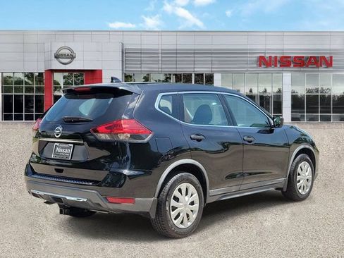 Used 2017 Nissan Rogue S FWD image 2