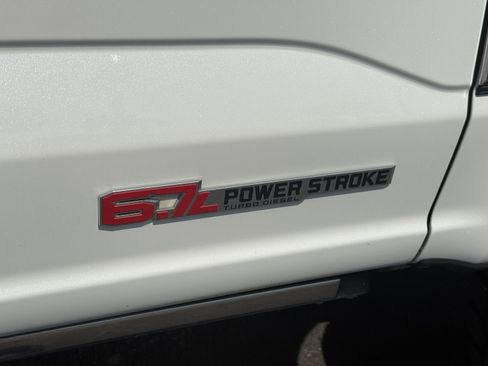 Used 2024 Ford F250 Platinum image 9