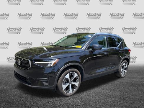 Used 2025 Volvo XC40 B5 Core AWD/4WD image 7