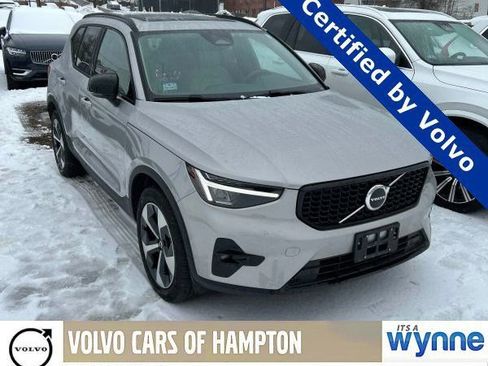 Used 2023 Volvo XC40 B5 Plus w/ Climate Package image 1