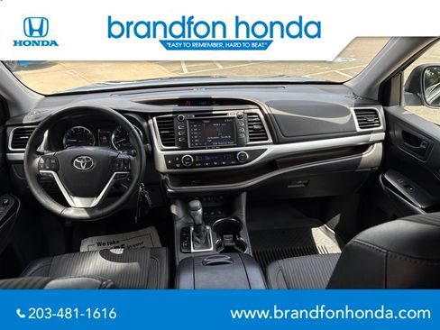 Used 2017 Toyota Highlander Plus AWD/4WD image 12