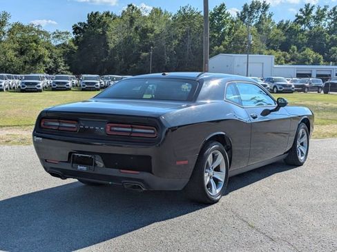 Used 2017 Dodge Challenger SXT RWD image 3