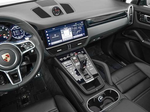 Certified 2023 Porsche Cayenne AWD/4WD image 19