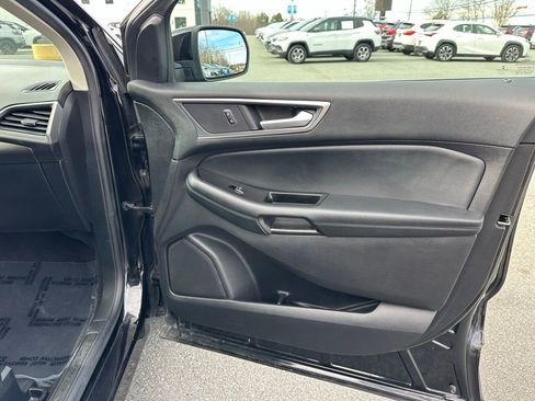 Used 2020 Ford Edge SEL image 19