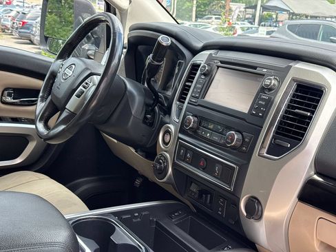 Used 2017 Nissan Titan SV AWD/4WD image 19