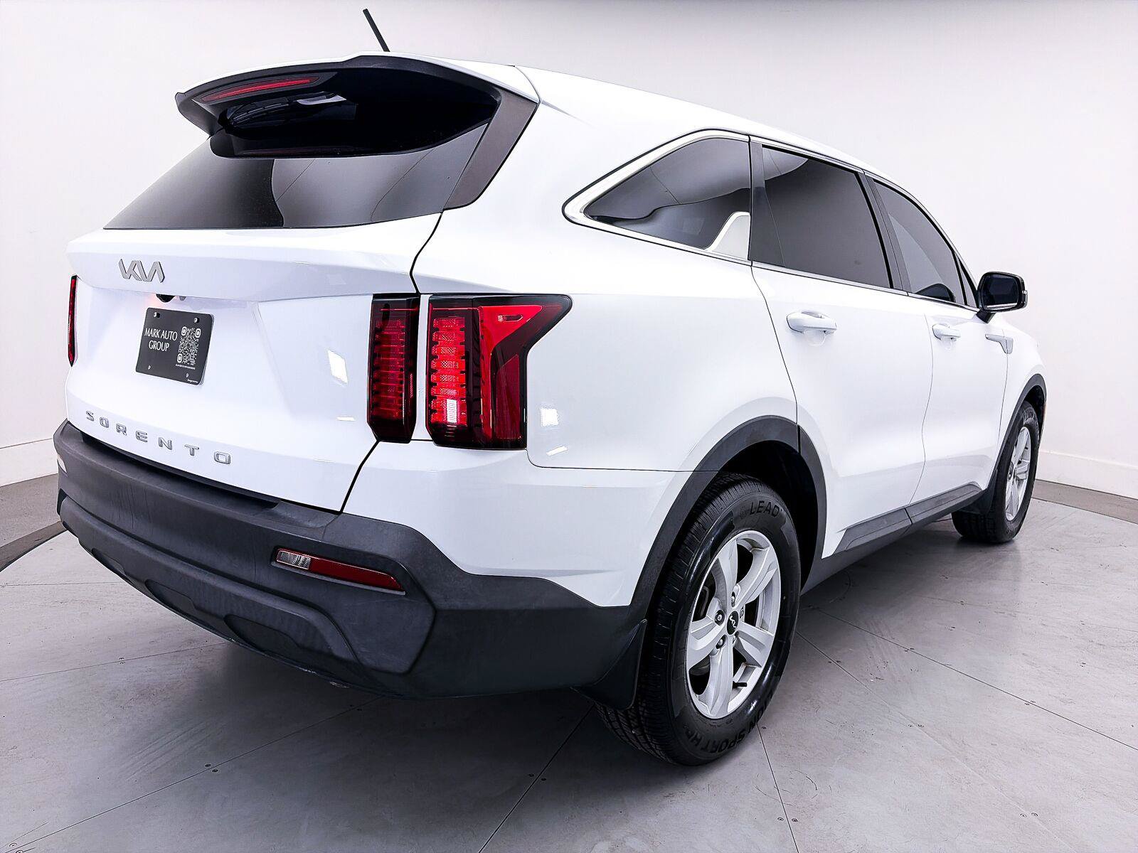 Used 2022 Kia Sorento LX FWD image 9