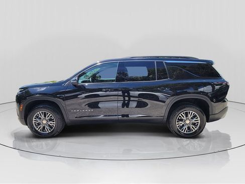Used 2025 Chevrolet Traverse LT FWD image 4