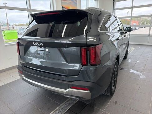 Used 2024 Kia Sorento S FWD image 5