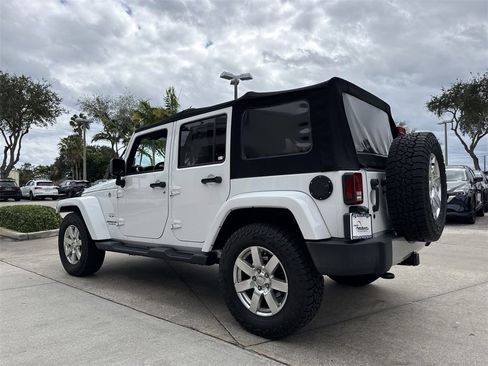 Used 2017 Jeep Wrangler Unlimited Sahara w/ Connectivity Group image 27