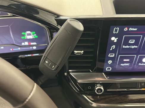 Used 2024 GMC Sierra 3500 SLE w/ SLE Convenience Package image 14