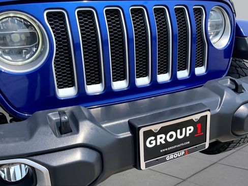 Used 2018 Jeep Wrangler Unlimited Sahara AWD/4WD image 29