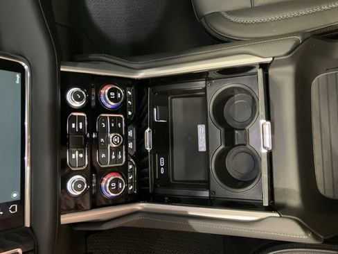 Used 2024 GMC Yukon Denali image 18