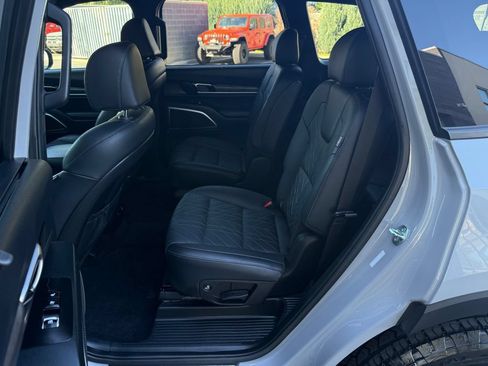 Used 2025 Kia Telluride SX Prestige X-Pro AWD/4WD image 32