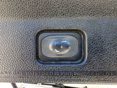 Used 2017 Ford Explorer XLT w/ Equipment Group 202A AWD/4WD image 22