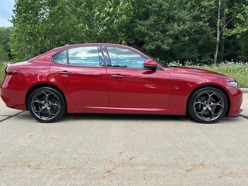 Used 2019 Alfa Romeo Giulia Ti Sport w/ Quick Order Package 22S Sport AWD/4WD image 5