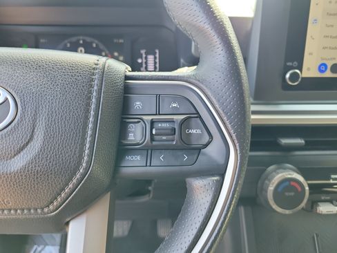 Used 2025 Toyota 4Runner SR5 AWD/4WD image 23