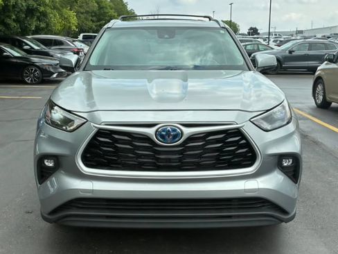 Used 2023 Toyota Highlander XLE AWD/4WD image 2