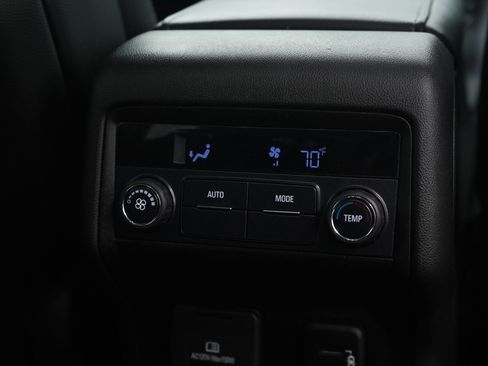 Used 2019 GMC Acadia SLT w/ LPO, Floor Liner Package image 17