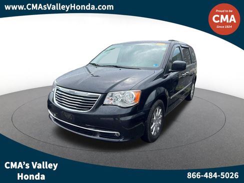 Used 2016 Chrysler Town & Country Touring w/ Driver Convenience Group FWD image 1