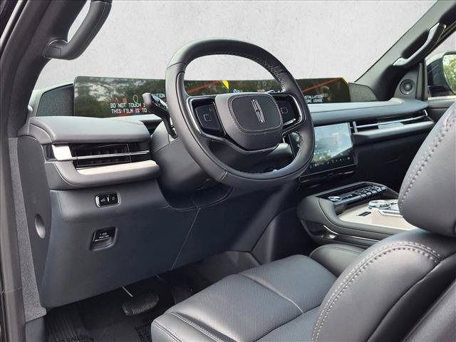 New 2027 Lincoln Navigator Reserve w/ Jet Appearance Package RWD image 3