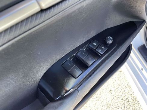 Used 2025 Toyota Camry SE w/ Convenience Package image 18