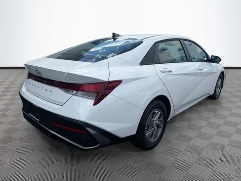 New 2026 Hyundai Elantra SE image 7