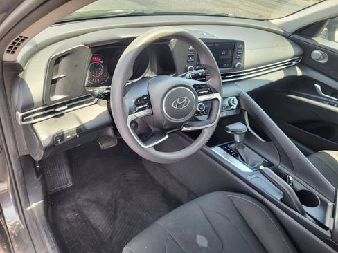 Used 2022 Hyundai Elantra SEL FWD image 9