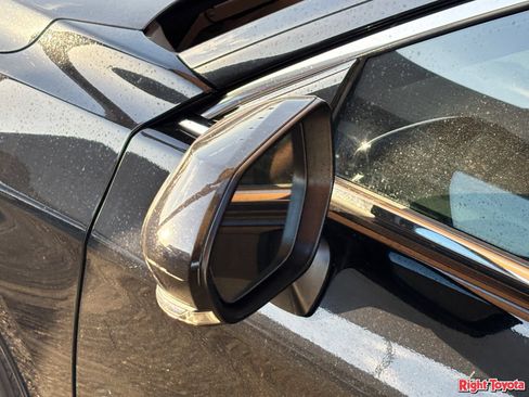 Used 2021 Toyota Avalon Limited FWD image 9