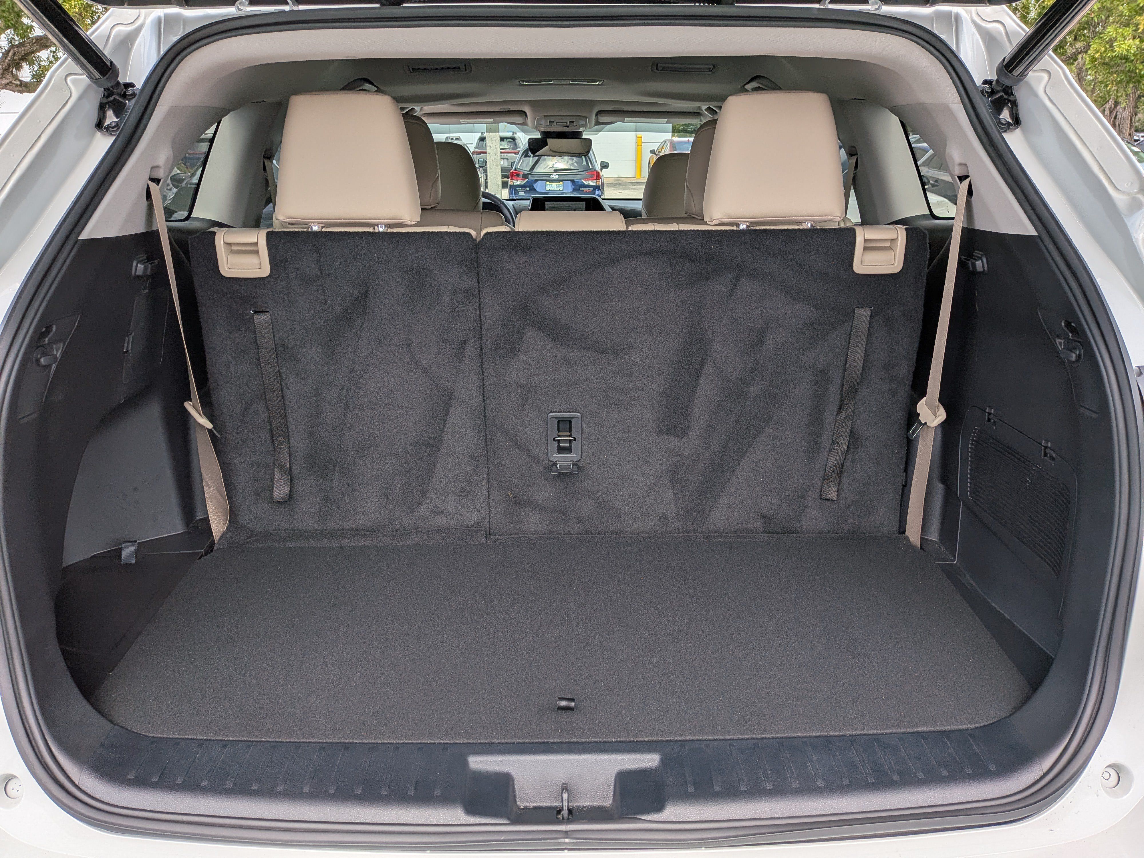 Used 2023 Toyota Highlander XLE FWD image 13
