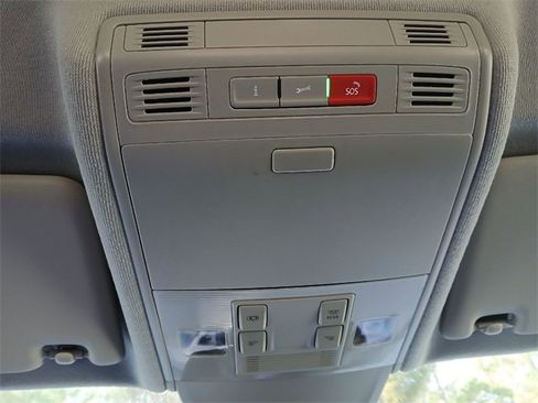 Used 2024 Volkswagen Tiguan S image 32