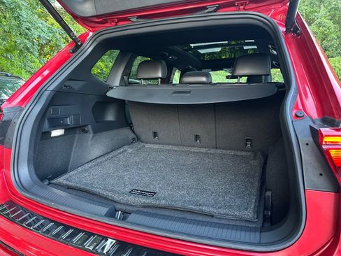 Certified 2024 Volkswagen Tiguan SE R-Line AWD/4WD image 19