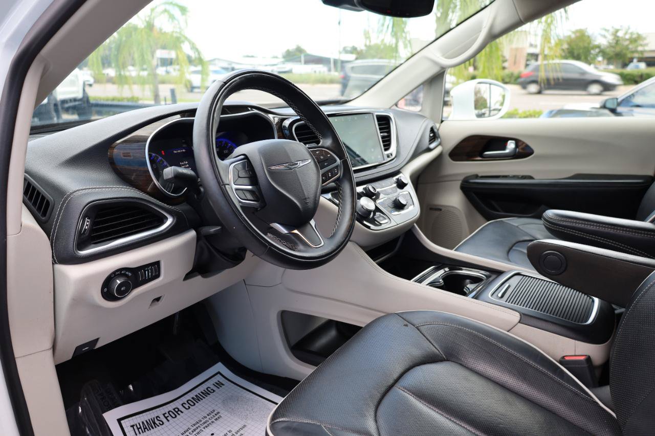 Used 2022 Chrysler Pacifica Limited FWD image 9