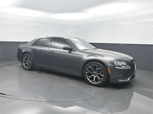 Used 2019 Chrysler 300 S image 37