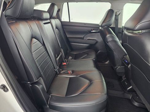 Used 2023 Toyota Highlander XLE FWD image 13