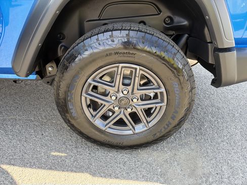 Used 2024 Jeep Wrangler Sport AWD/4WD image 22