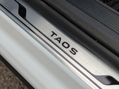 Used 2025 Volkswagen Taos SE image 39