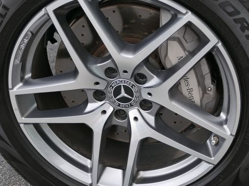 Used 2019 Mercedes-Benz GLC 300 w/ AMG Line image 11