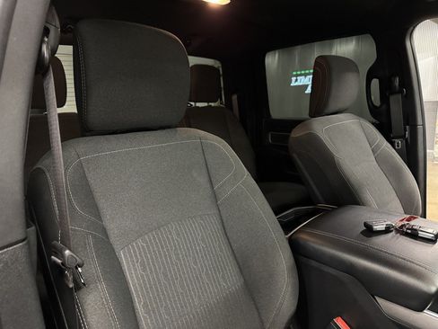 Used 2019 RAM 2500 Big Horn w/ Black Appearance Package AWD/4WD image 38
