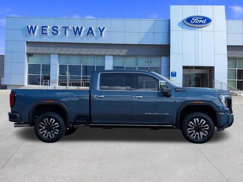 Used 2025 GMC Sierra 2500 Denali Ultimate AWD/4WD image 2