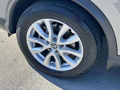 Used 2020 Nissan Rogue Sport SV image 9