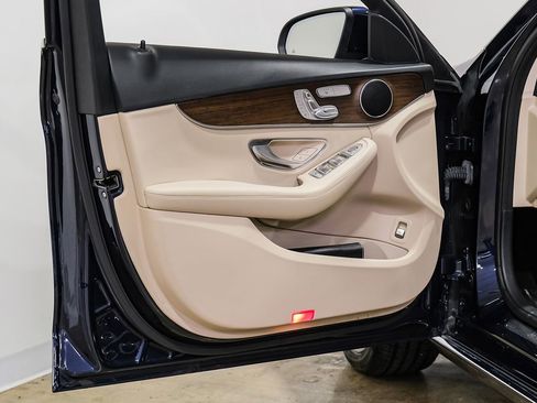 Used 2021 Mercedes-Benz C 300 4MATIC Sedan image 36