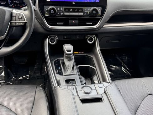 Used 2024 Toyota Grand Highlander AWD image 13
