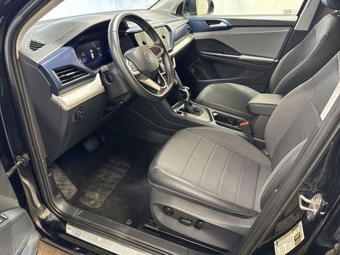 Used 2024 Volkswagen Taos SE FWD image 11